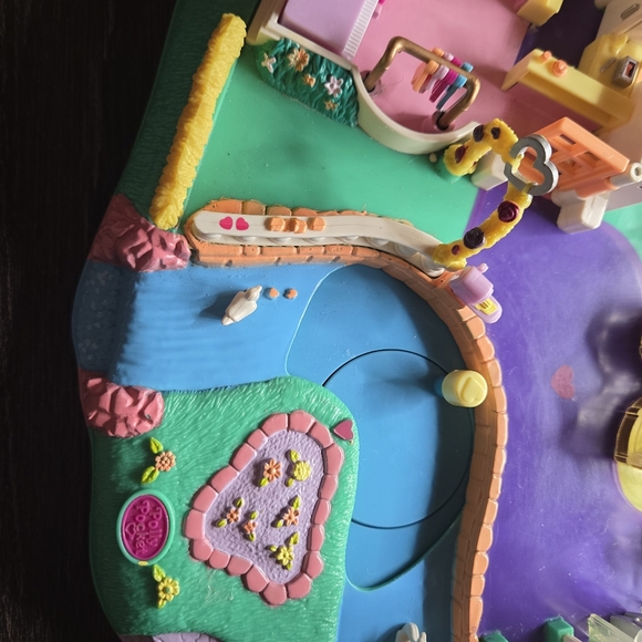 Vintage 1996 Polly Pocket Magical Movin’ Pollyville - Picture 7 of 8